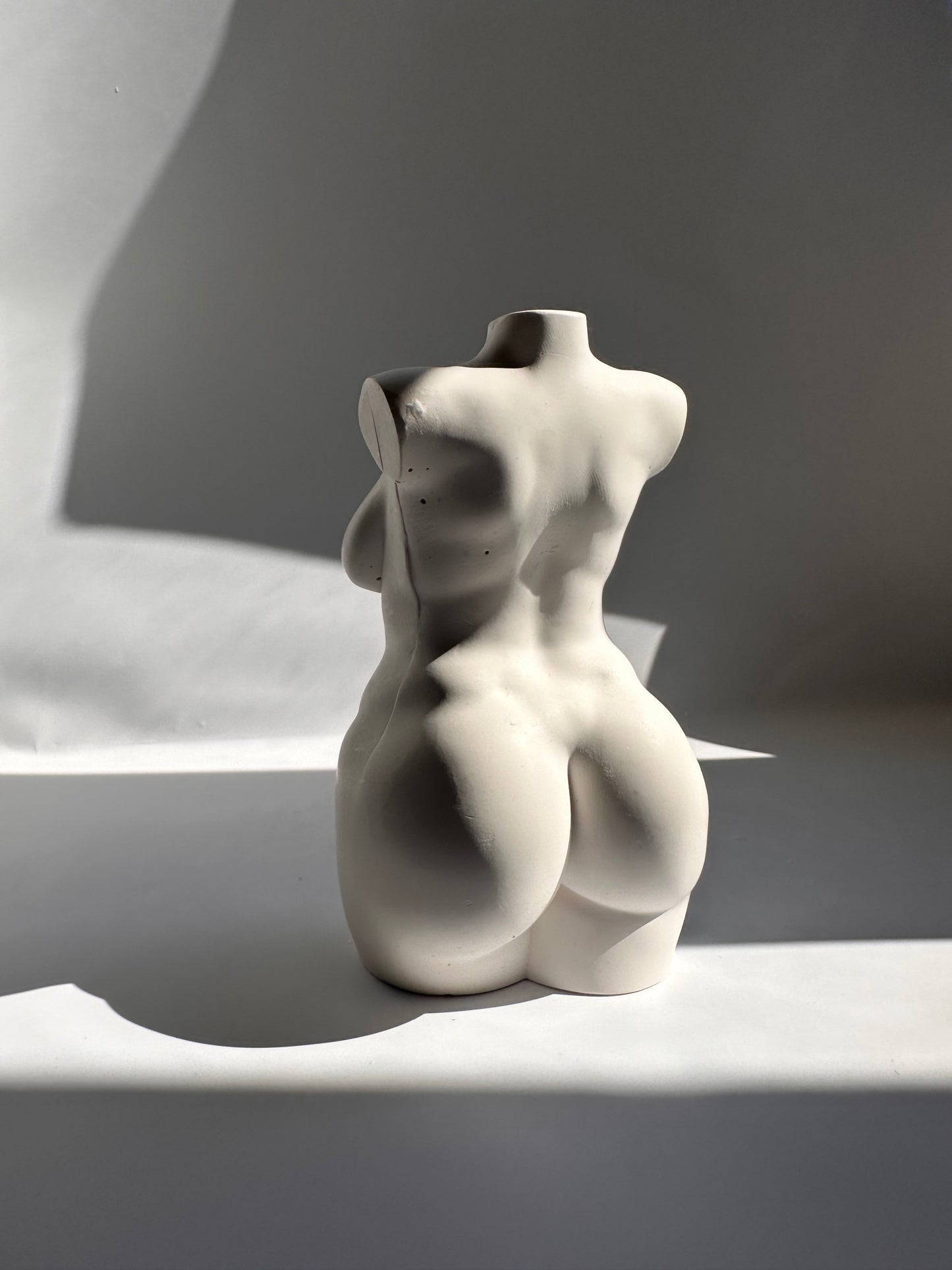 Gabriela Statue - 13 cm